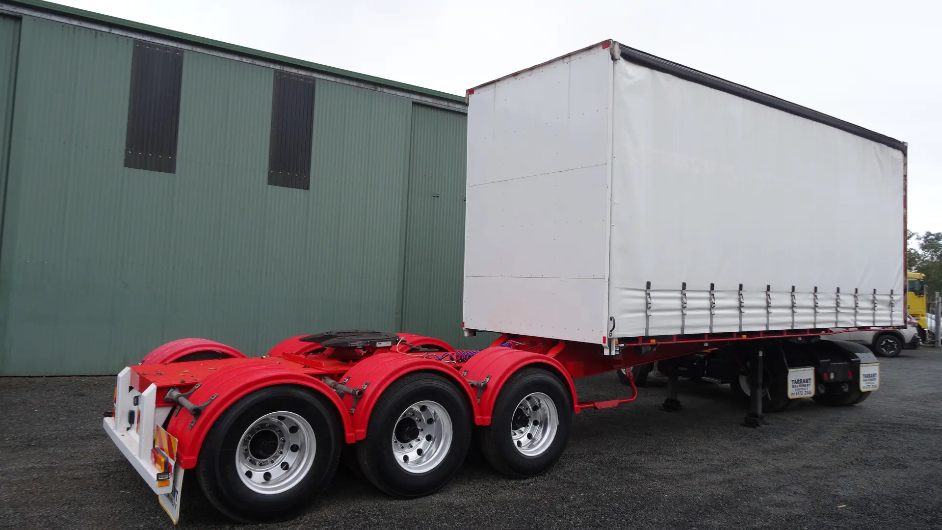 1998 BARKER HEAVY DUTY TRI AXLE image 2